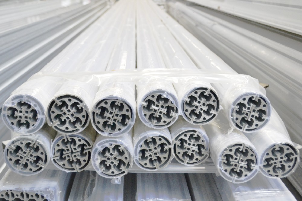 產(chǎn)生油痕、水??？鋁型材擠壓拉直過程中這幾個事項不能忽視！