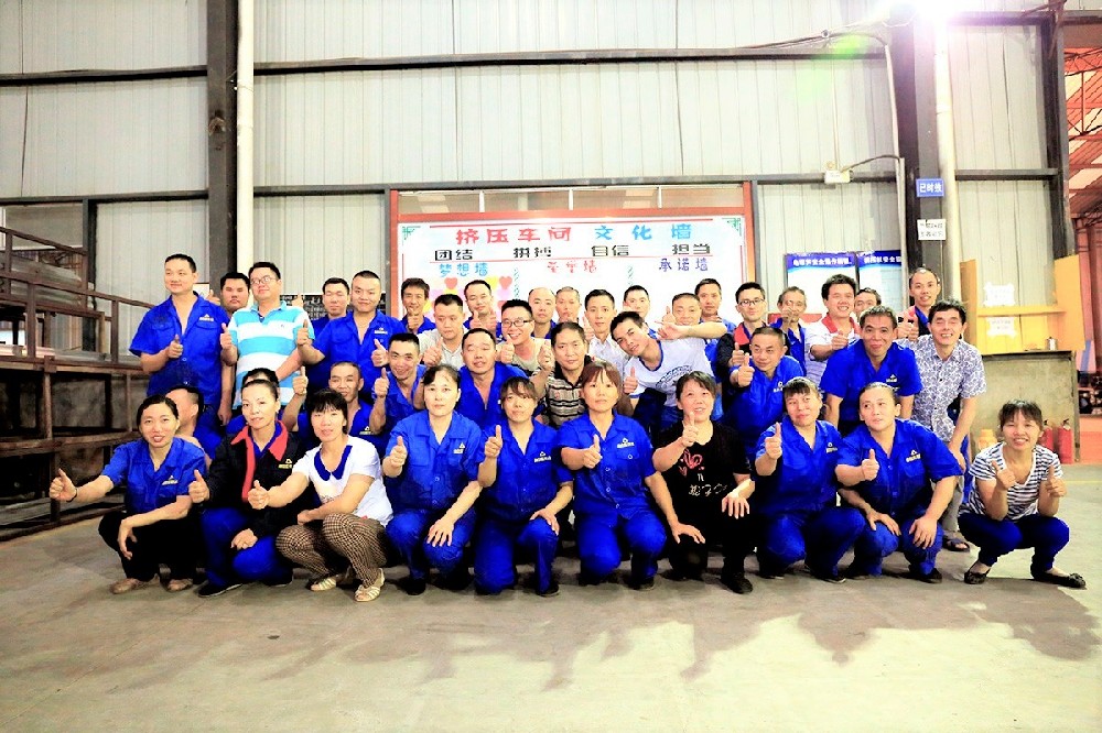 鑫佳盛：團(tuán)結(jié)一心，共創(chuàng)輝煌