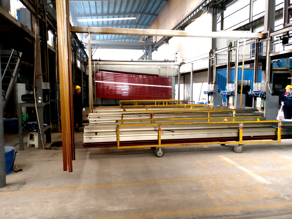 鑫佳盛鋁業(yè)氧化車(chē)間